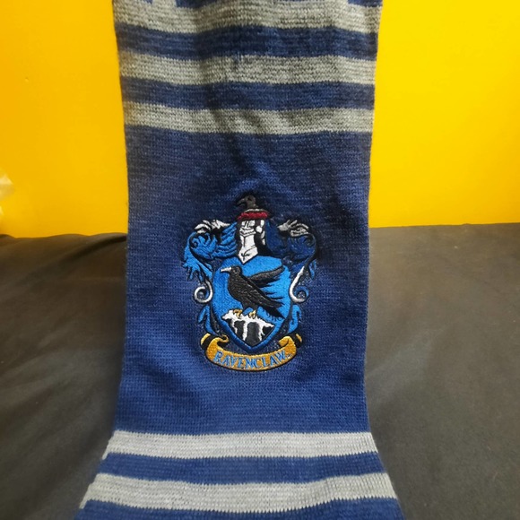 Universal Studios Orlando Harry Potter Ravenclaw Crest scarf blue gray  OSFM - Picture 3 of 7